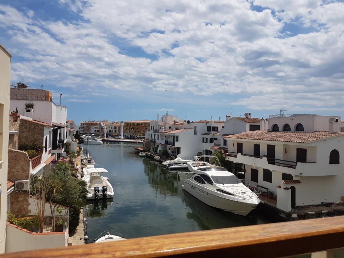 Magnífico apartamento junto al canal principal. Empuriabrava Exterior foto